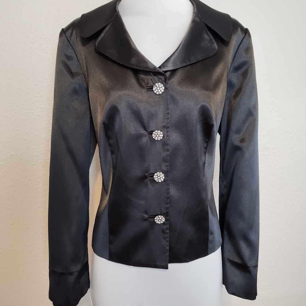 Liz Claiborne Black Blazer with Notched Lapels and Tailored Fit